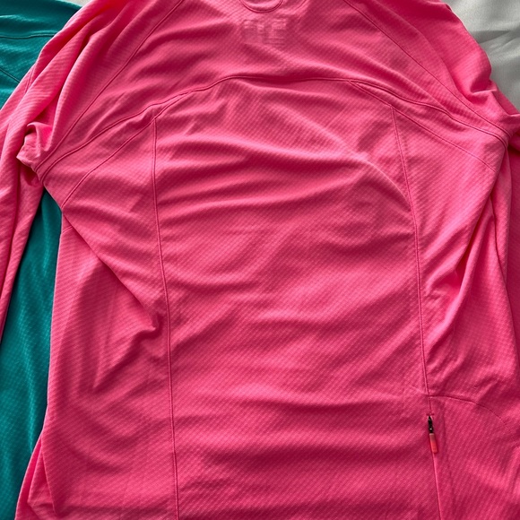 Under Armour women’s heat gear XL pull over shirts - 2 total - Picture 7 of 9